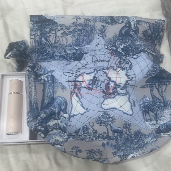 New inbox, Dior pouch around the world and a travel sized perfume refill ⭐️🎉🎊 - Picture 2 of 5